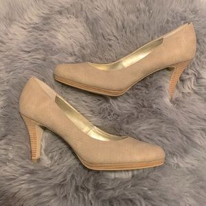 Snakeskin Tan heel with wooden heel